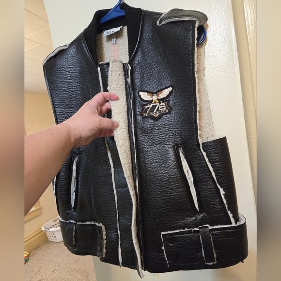 Brand new!! NWT The Greii boutique black vegan leather & sherpa vest size small - Picture 3 of 6